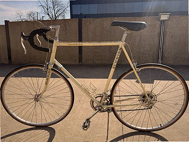 Schwinn Le Tour Racing Bike Cream Steel Frame Caliper Side Pull Brakes Vintage